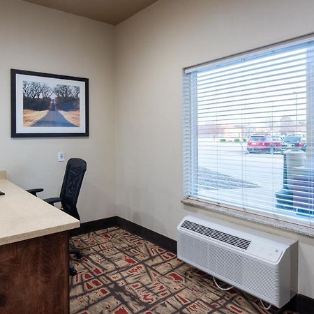 Home Away Kitchen Suites Enid Екстериор снимка
