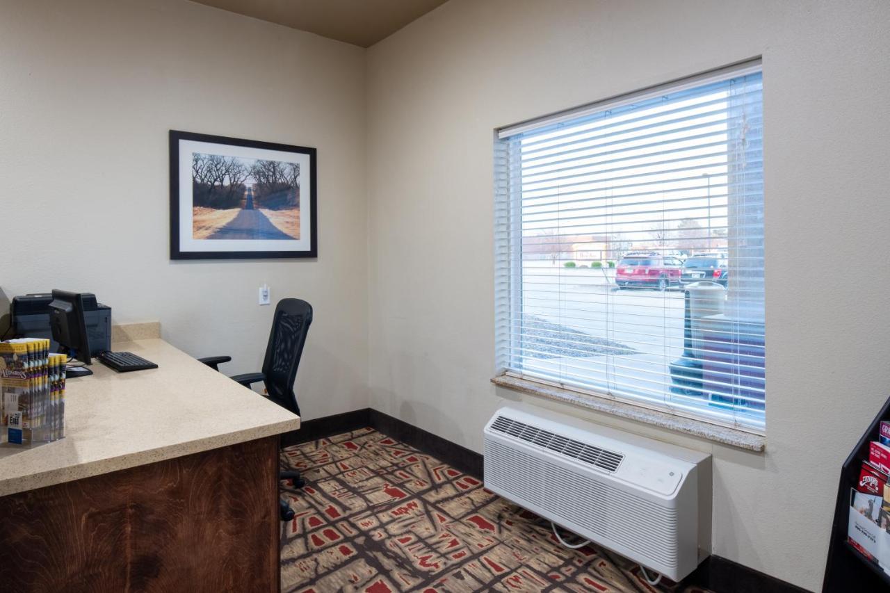 Home Away Kitchen Suites Enid Екстериор снимка