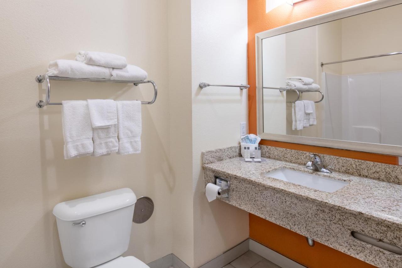 Home Away Kitchen Suites Enid Екстериор снимка