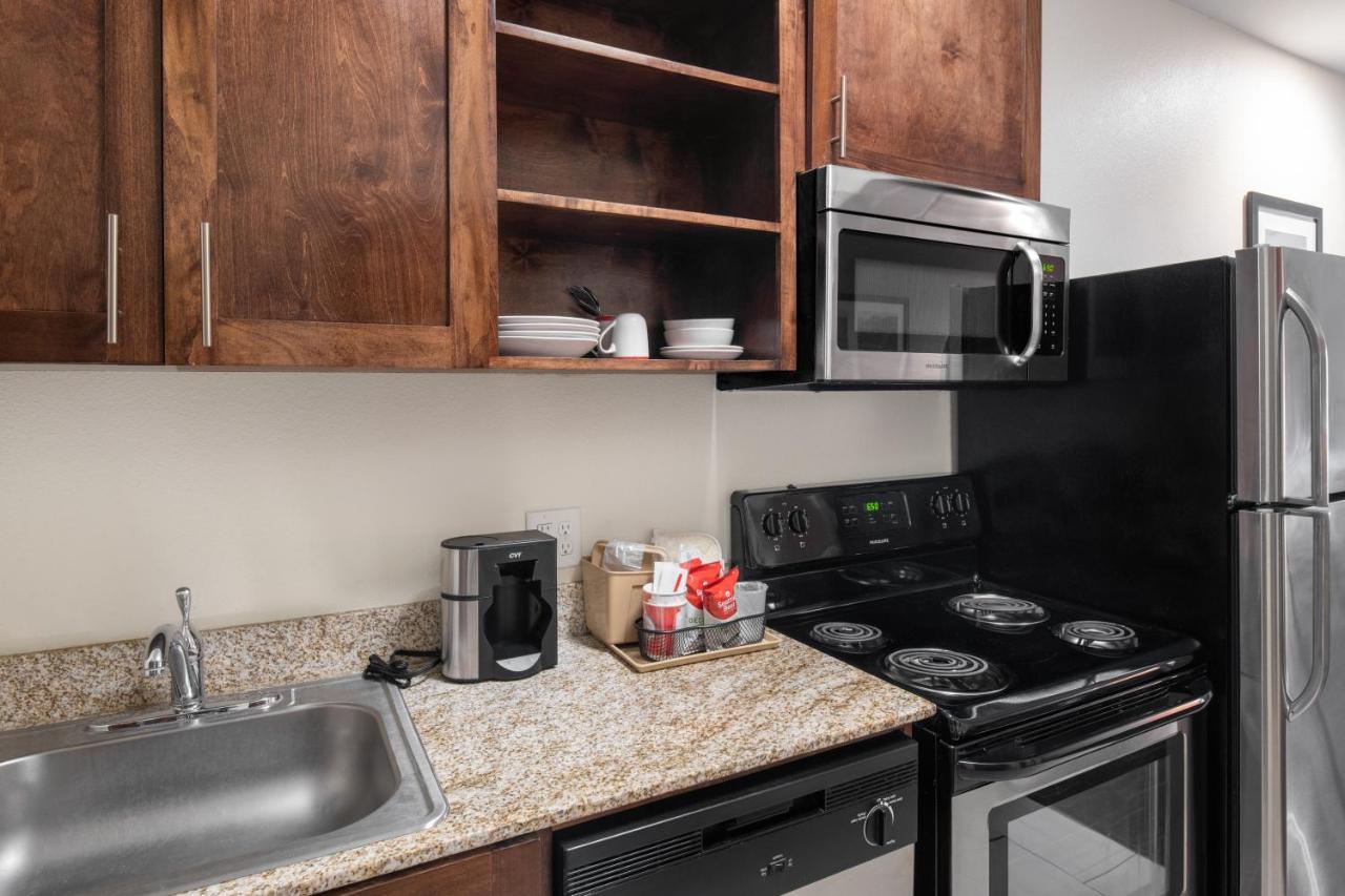 Home Away Kitchen Suites Enid Екстериор снимка
