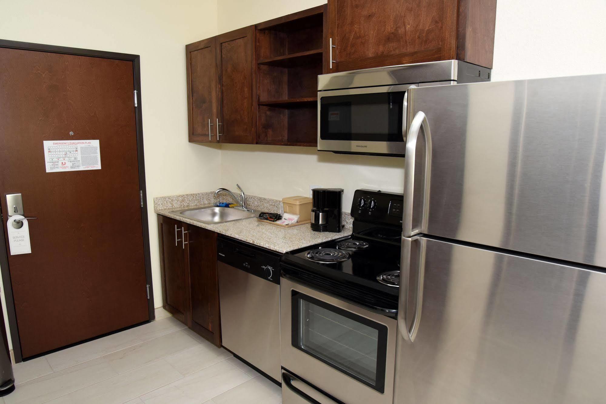 Home Away Kitchen Suites Enid Екстериор снимка